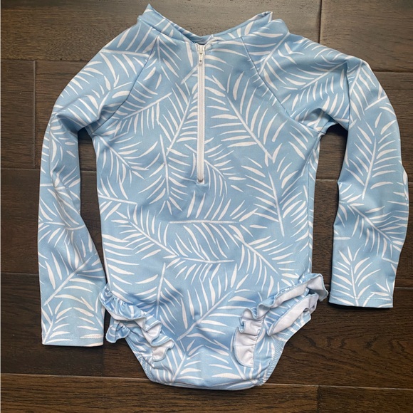 Imagine Perry girls rashguard EUC 3/4T - Picture 3 of 4
